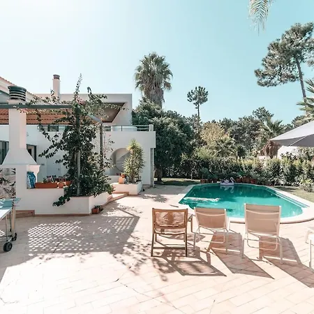 Villa In Golf & Pool Barbecue Almada